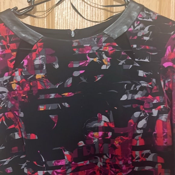 Taylor size 6 midi dress short sleeve, black, red and pink floral pattern - Picture 3 of 5